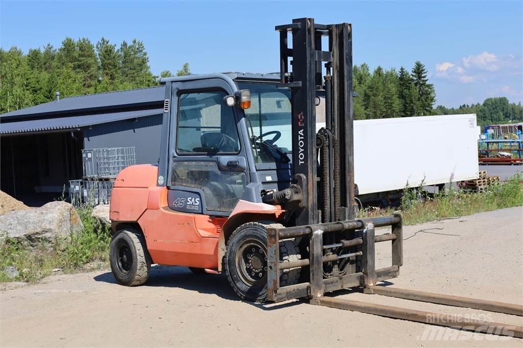 Toyota 7FD40 Diesel Trucker