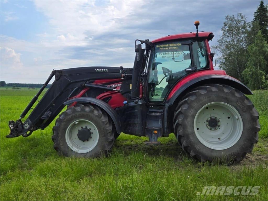 Valtra T144 Versu Traktorer