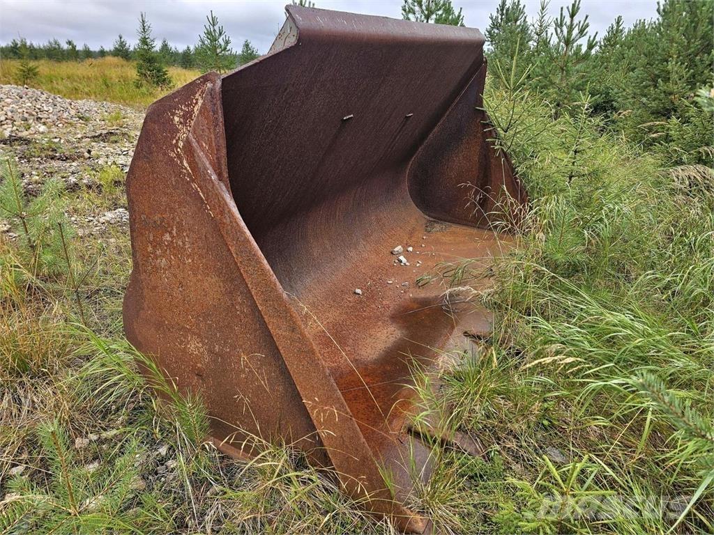 Volvo BM Maakauha Skuffer