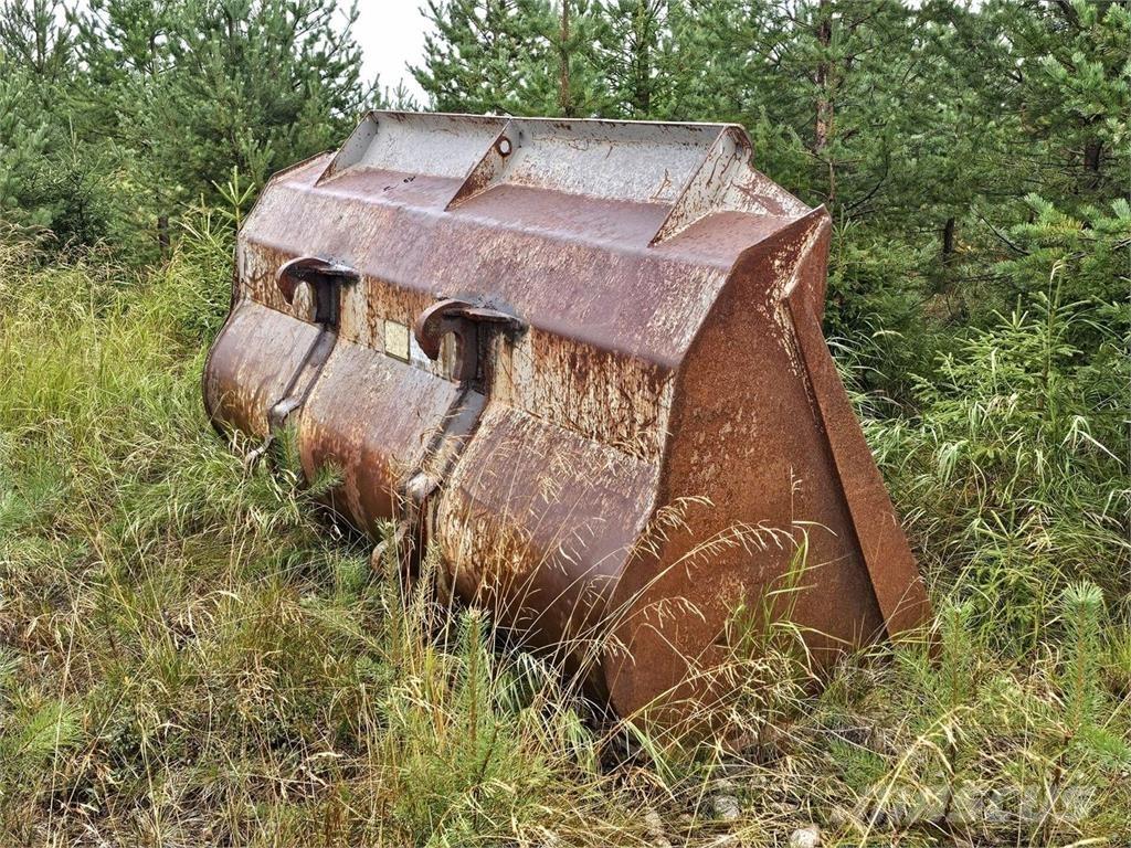 Volvo BM Maakauha Skuffer