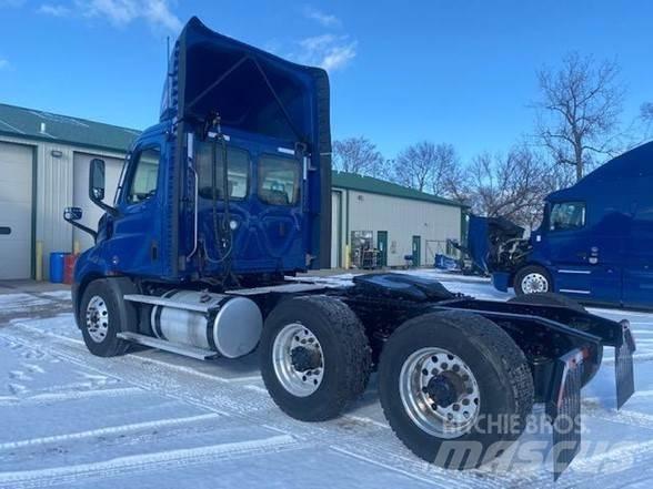 Freightliner CASCADIA 116 Trekkvogner