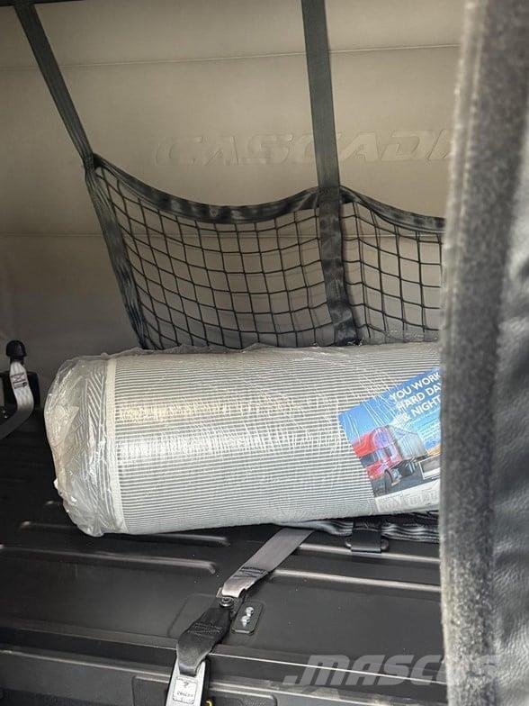 Freightliner CASCADIA 116 Trekkvogner