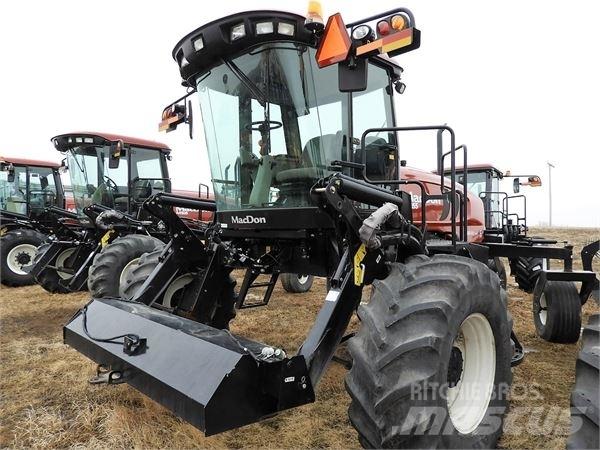 MacDon M155 Svanser