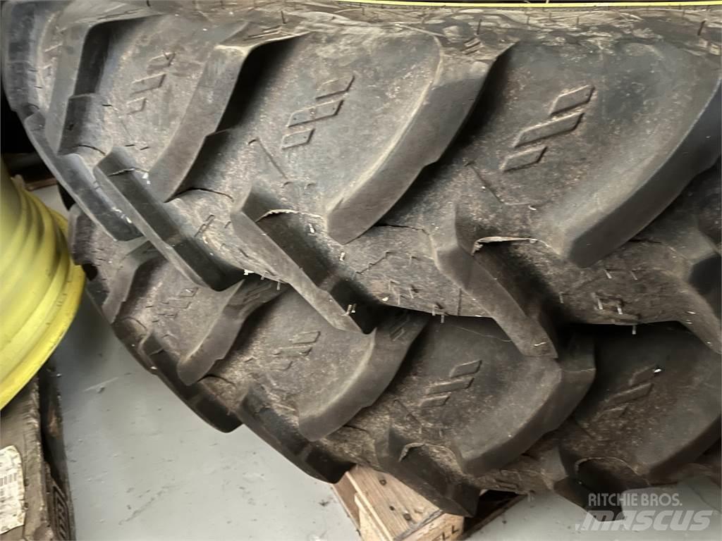  300/95X52 270/95X36 Dekk, hjul og felger