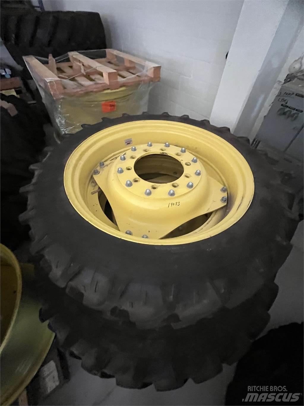  300/95X52 270/95X36 Dekk, hjul og felger