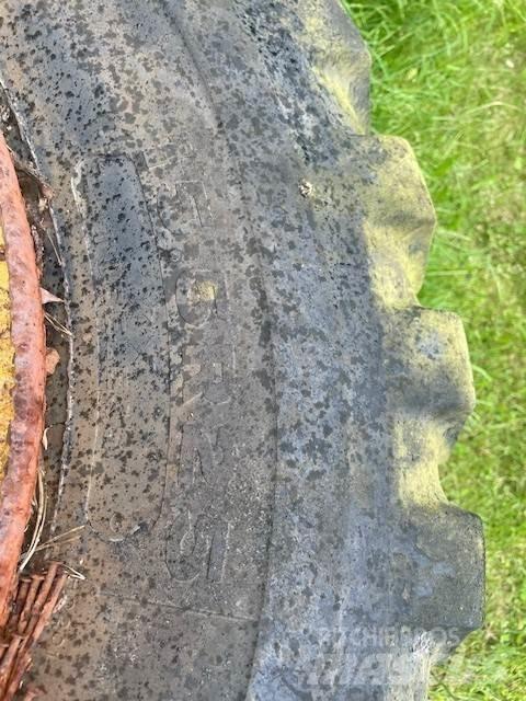  4ST LASTMASKINSDÄCK Dekk, hjul og felger