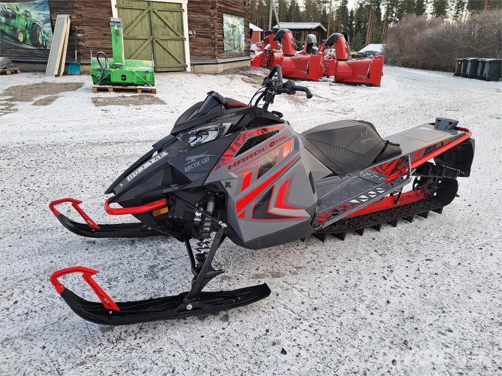 Arctic Cat M 8000 ALPHA Snøscootere