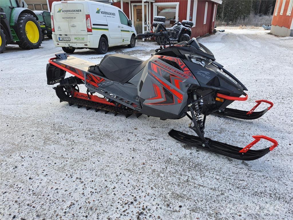 Arctic Cat M 8000 ALPHA Snøscootere