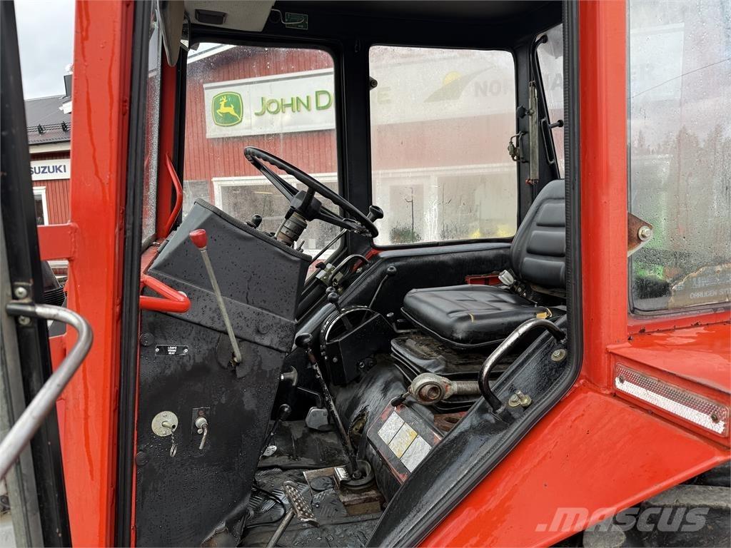 Belarus 825 Traktorer