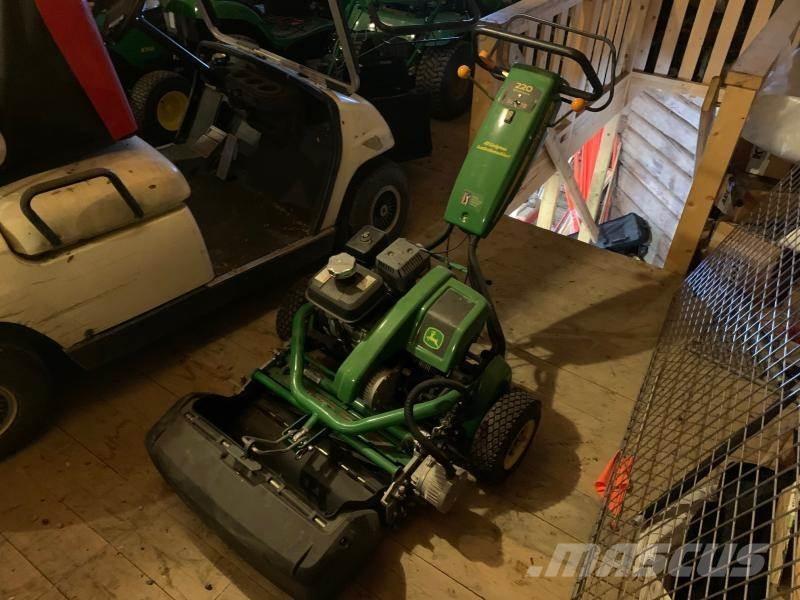 John Deere 220 Sitteklippere