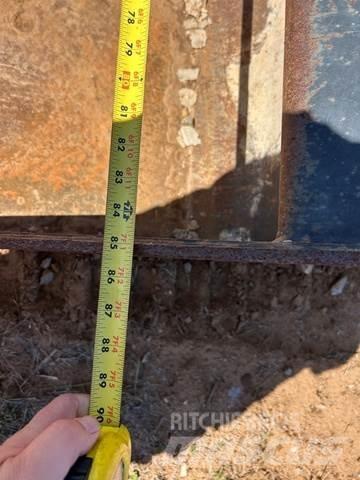 CAT 84 Smooth Skuffer