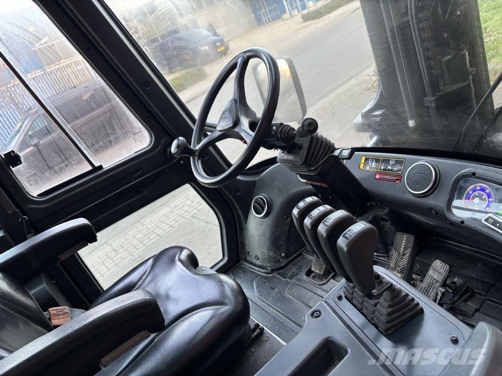 Hyundai 80D-9 Diesel Trucker