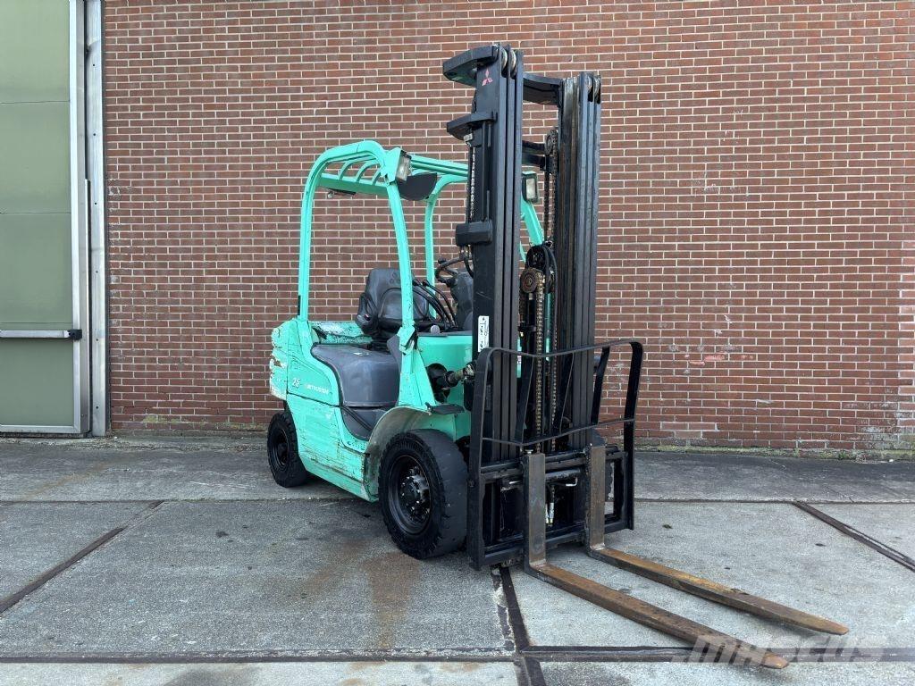 Mitsubishi FD25N Diesel Trucker