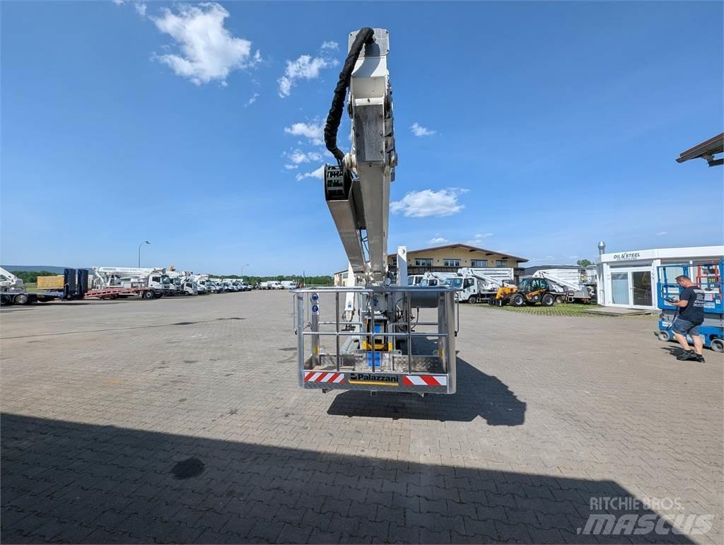 Palazzani XTJ 32 Selvgående bomlifter
