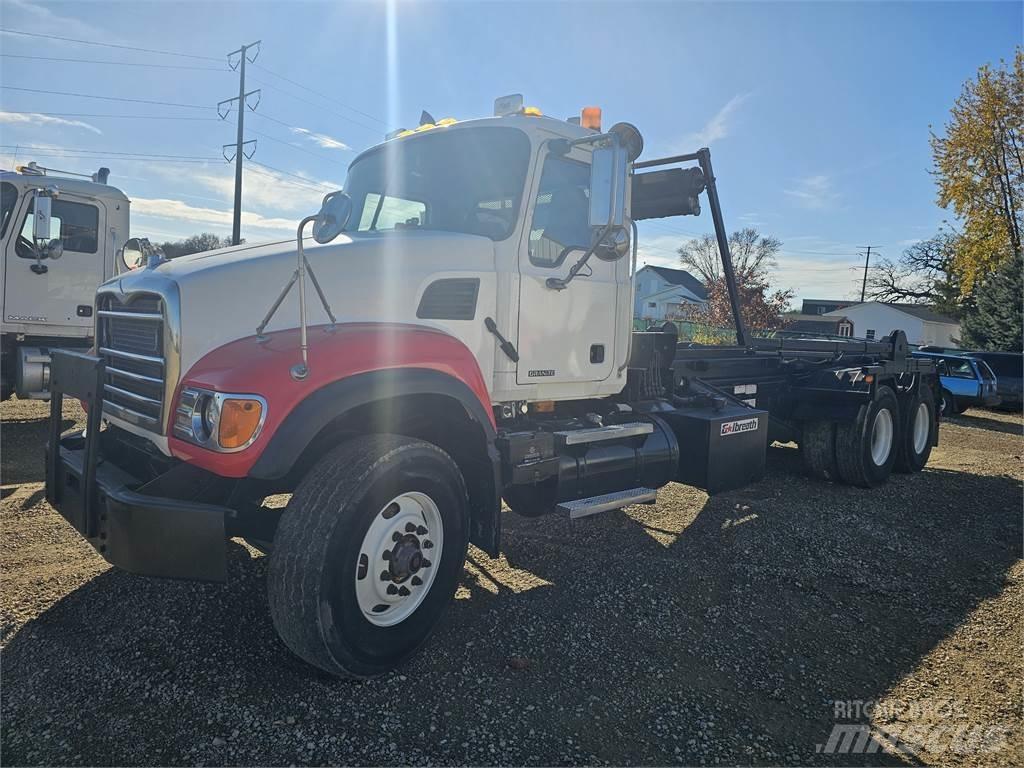 Mack CV713 Andre lastebiler