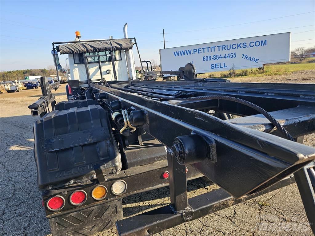 Mack CV713 Andre lastebiler