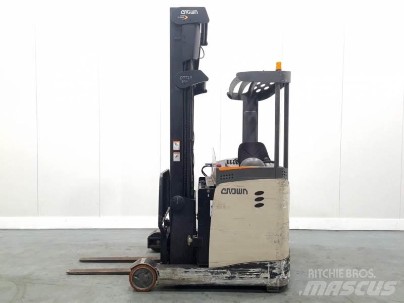 Crown ESR5000-14 OPT3 Skyvemasttruck