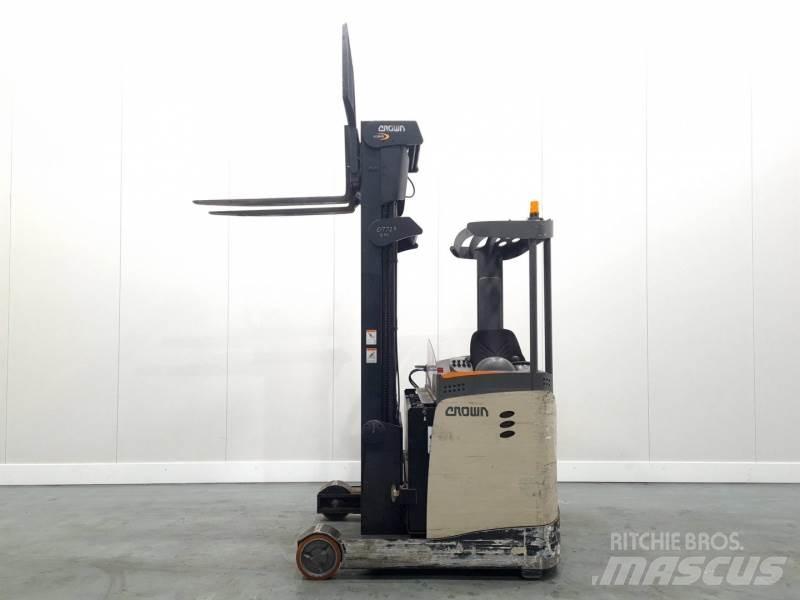Crown ESR5000-14 OPT3 Skyvemasttruck