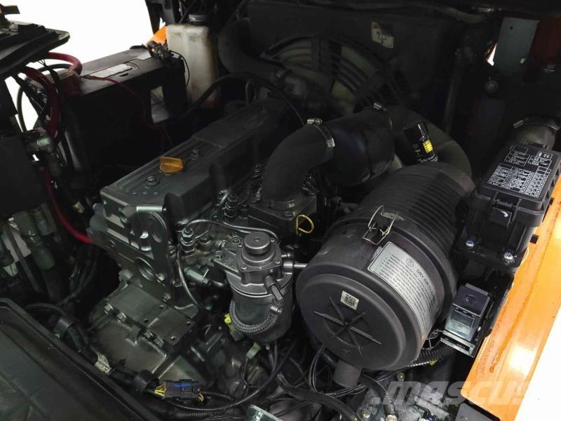 Doosan D25S-7 Diesel Trucker