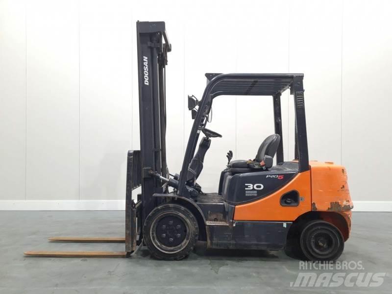 Doosan D30S-5 Diesel Trucker