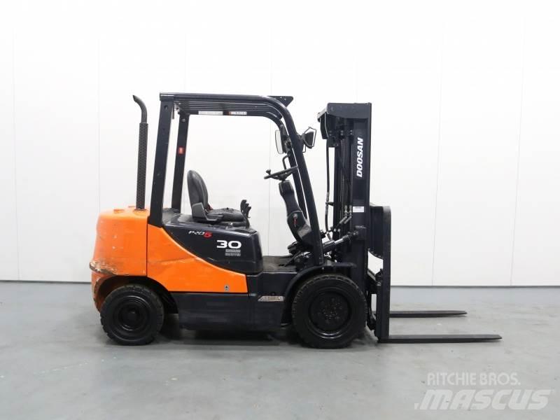 Doosan D30S-5 Diesel Trucker