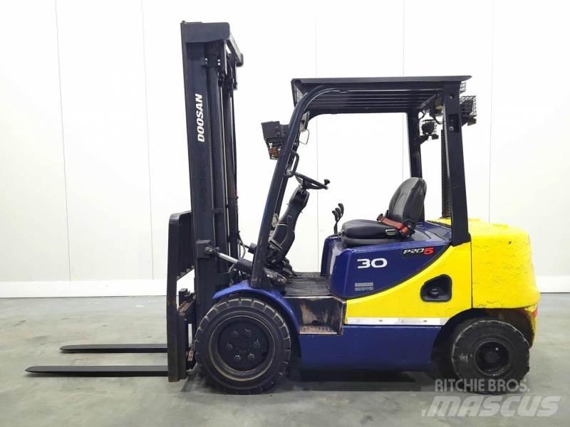 Doosan D30S-5 Diesel Trucker