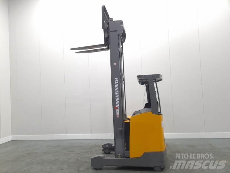 Jungheinrich ETV318 Skyvemasttruck