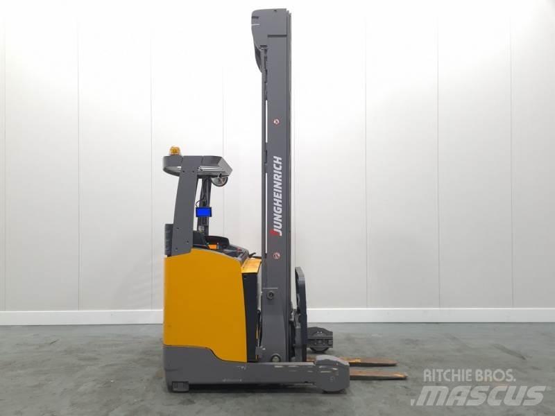 Jungheinrich ETV318 Skyvemasttruck