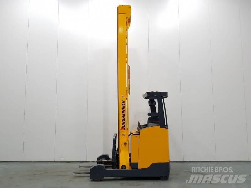 Jungheinrich ETV325 Skyvemasttruck