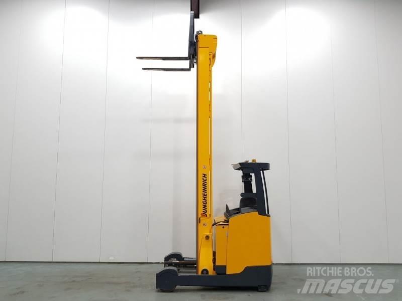 Jungheinrich ETV325 Skyvemasttruck