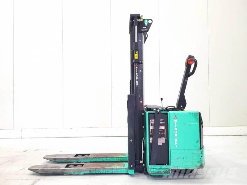Mitsubishi SB12P Ledetrucker