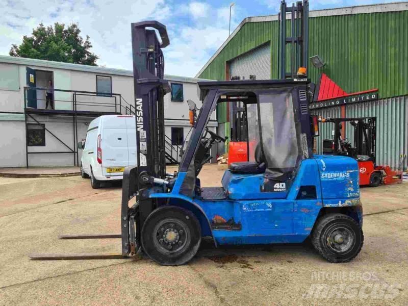 Nissan FO4D40Q2 Diesel Trucker