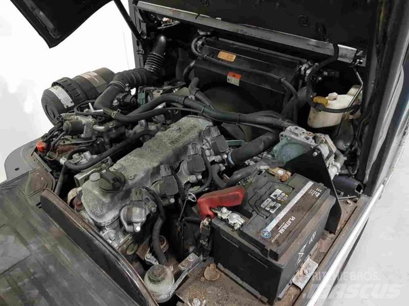 Nissan P1D1A18LQ Propan trucker