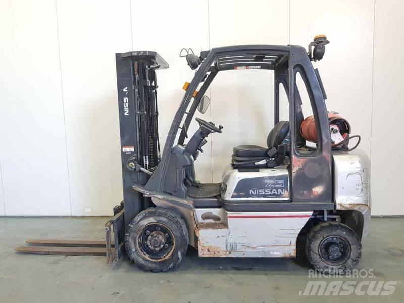 Nissan U1D272520 Propan trucker