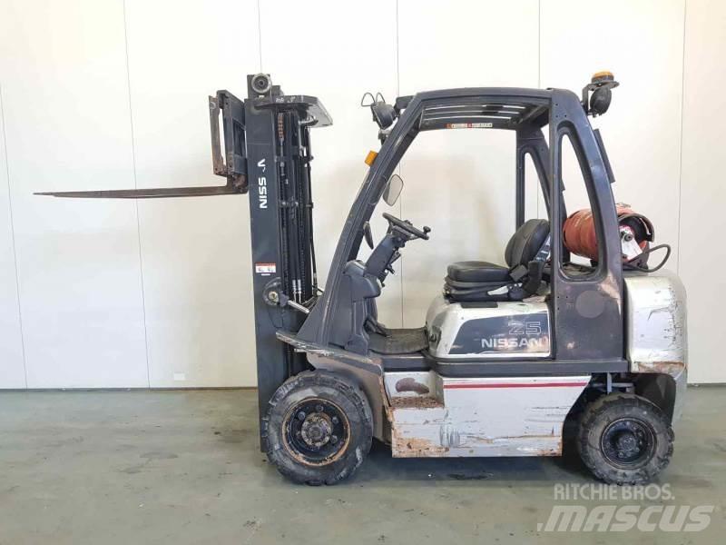 Nissan U1D272520 Propan trucker