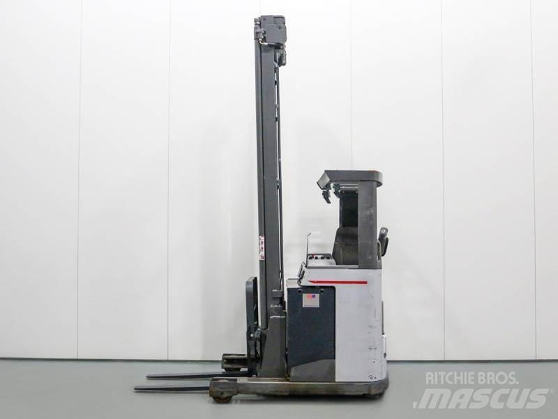 Nissan UNS161 Skyvemasttruck