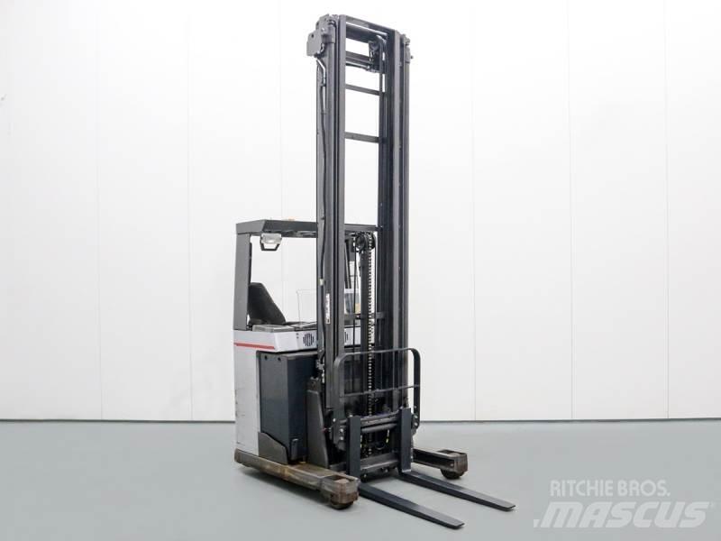 Nissan UNS161 Skyvemasttruck