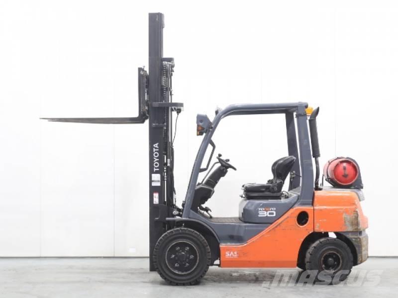 Toyota 02-8FGF30 Propan trucker