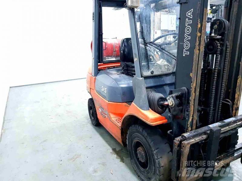 Toyota 42-7FGF25 Propan trucker