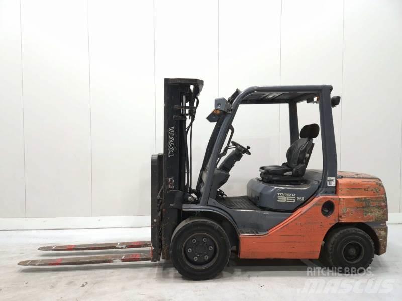 Toyota 52-8FDJF35 Diesel Trucker