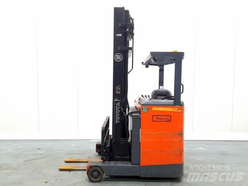 Toyota 6FBRE-12 Skyvemasttruck