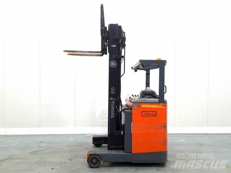 Toyota 6FBRE-12 Skyvemasttruck