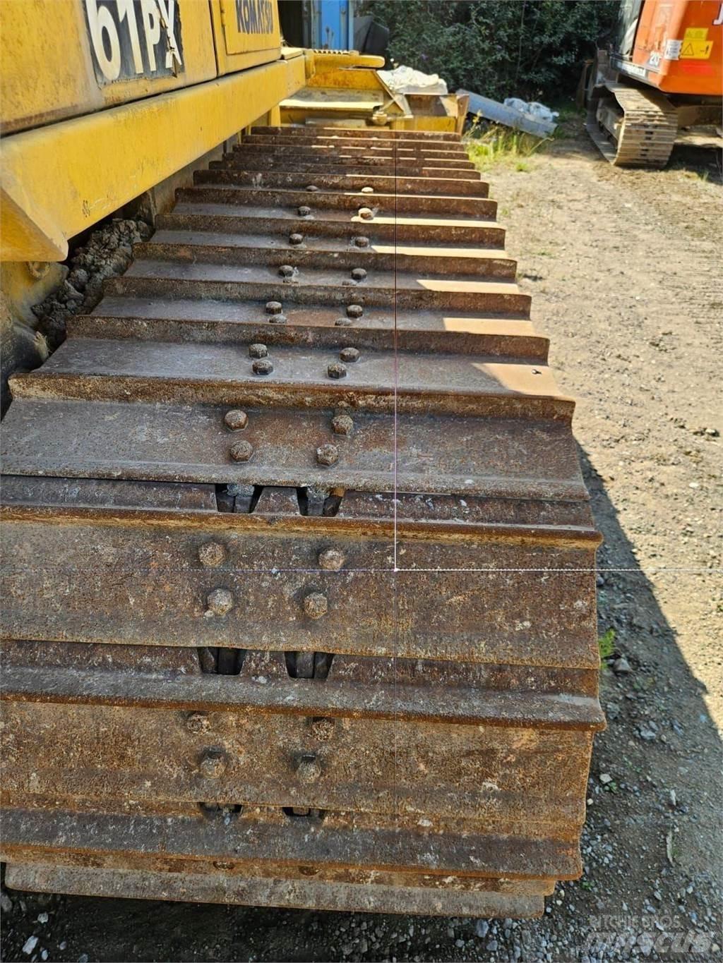 Komatsu D61PX-15 Dozere Beltegående