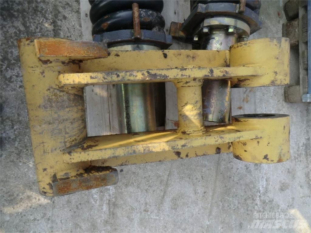 CAT 231D Chassis og understell