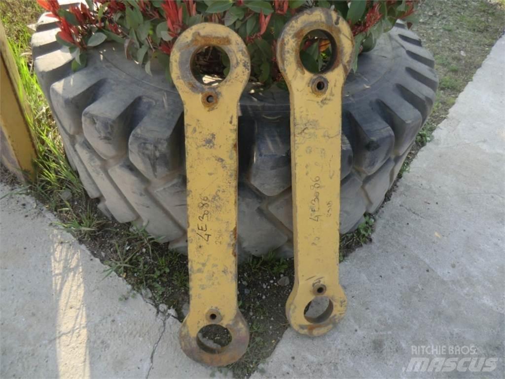CAT 231D Chassis og understell