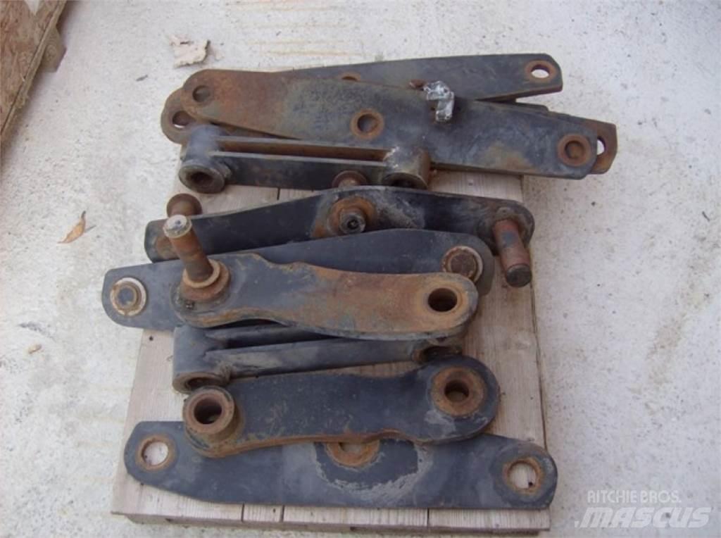 CAT 438C Chassis og understell