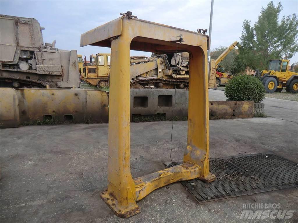 CAT 988B Chassis og understell