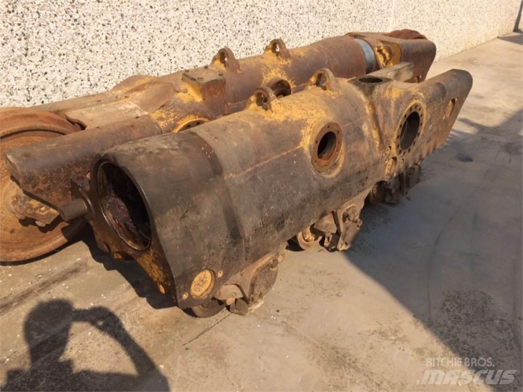 CAT  D8L Belter, kjettinger og understell