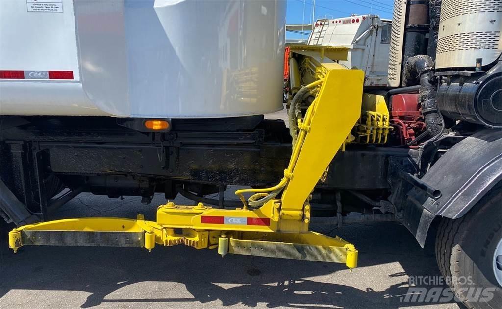 Mack LEU613 Renovasjonsbil