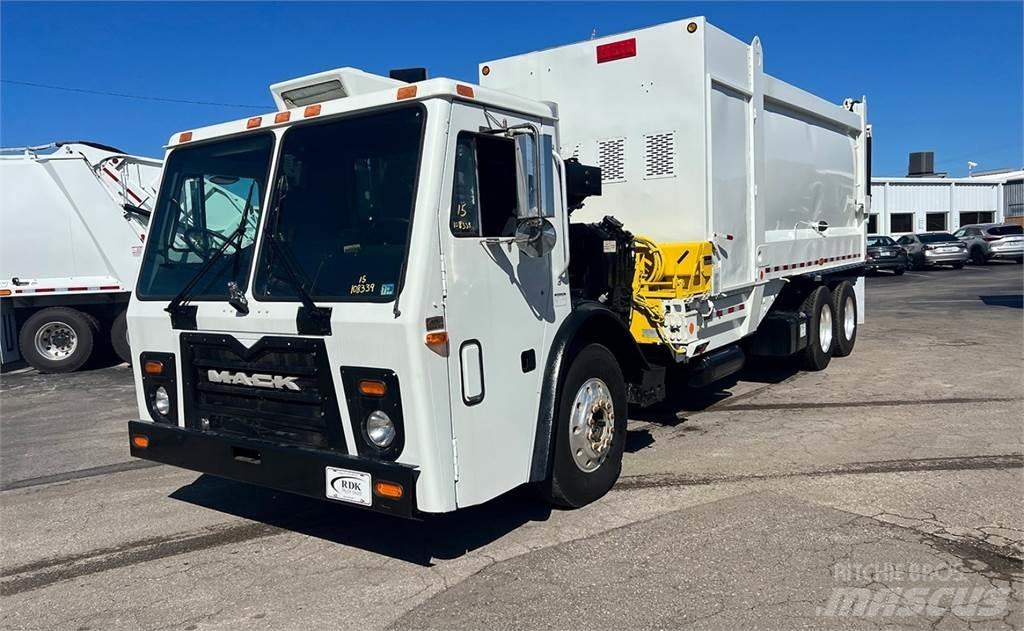 Mack LEU613 Renovasjonsbil